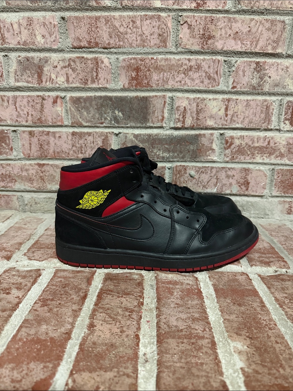 Mens Jordan 1 retro mid “last shot” sneaker size 12